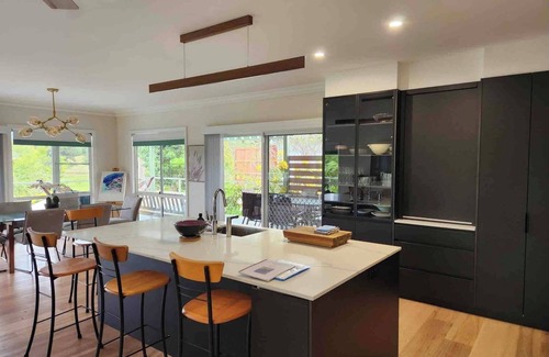Bellingen Casa | 5 Bedroom house with a pool, deck and amazing view