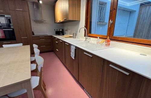 Arras Casa | 5-bedroom house with free parking