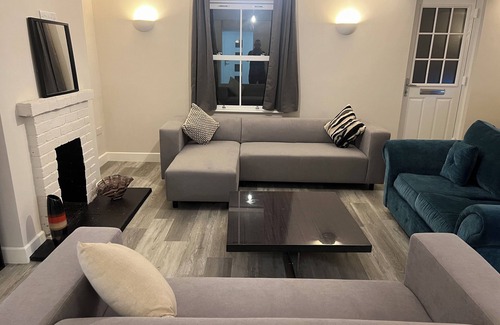 Little Kimble Casa | 5 Bedroom house with plenty of space. Perfect for families and contractor stays!