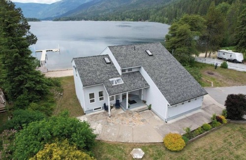 Nelson Casa | 5 Bedroom Lakefront Home w/Sauna & Office - 40 minutes to Whitewater