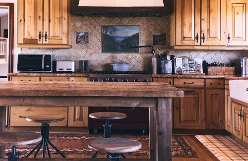 Malibu Cabina | 5-bedroom lodge in superb Malibu with AC, WiFi,mountain and ocean views!
