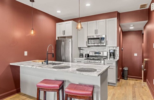 North Philadelphia West Casa | 5 Bedroom | Luxurious | Movie theater
