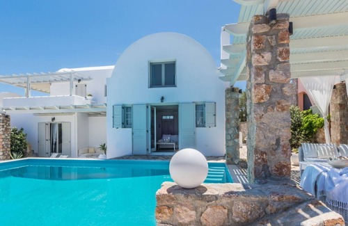 Akrotiri Villa | Villa de lujo de 5 dormitorios con piscina e impresionantes vistas al mar y puestas de sol increíbles