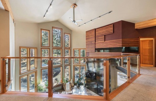 Truckee Casa | Santuario tranquilo, lujo moderno y espacioso, jacuzzi, se admiten perros