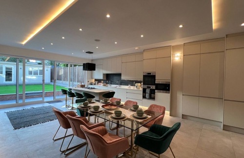 Finchley Church End Otro | 5 bedroom luxury house with private garden