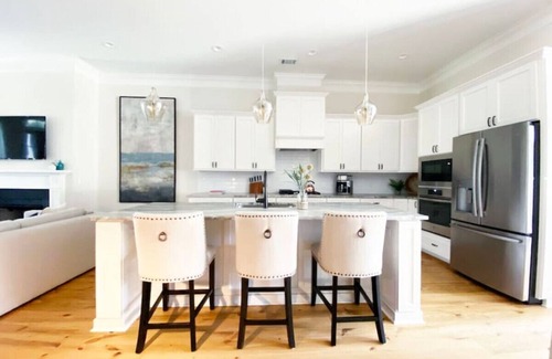 Historic District - North Casa | 5 Bedroom Magnolia Estate in Downtown with Parking