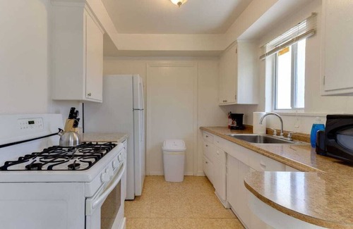 Rampart Village Casa | 5 Bedroom Mid-Wilshire Compound
