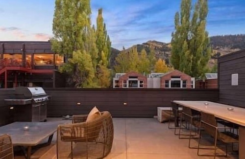 Aspen Casa | 5 Bedroom Modern Duplex in Aspen Core, Great Views