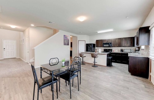 Austin Casa | 5 Bedroom Modern Home