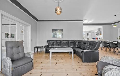 Nyborg Casa | 5 Bedroom Nice Home In Nyborg