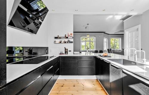 Nyborg Casa | 5 Bedroom Nice Home In Nyborg