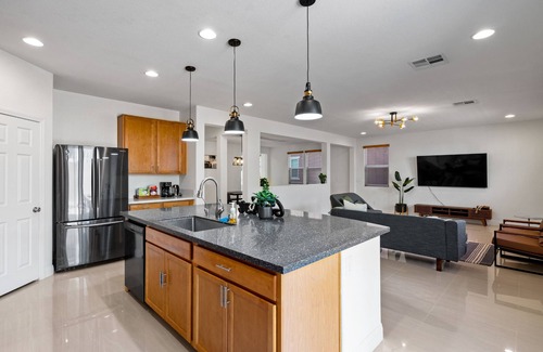 Rhodes Ranch Casa | 5 bedroom private vacation home in las vegas
