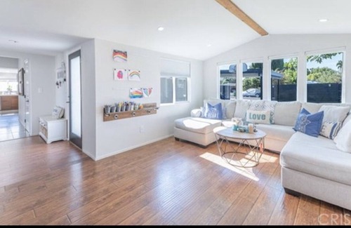 Winnetka Casa | 5 Bedroom Retreat Home with Entertaining Backyard and Pool