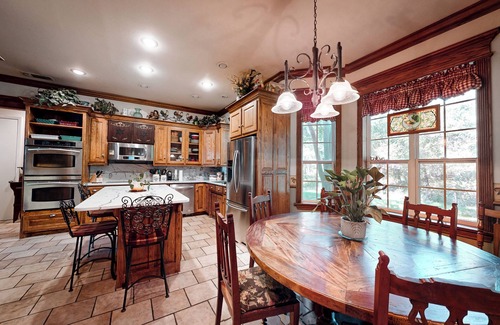 Elmo Otro | 5 Bedroom Spacious and Cozy Country Home on Expansive Lot
