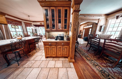 Elmo Otro | 5 Bedroom Spacious and Cozy Country Home on Expansive Lot