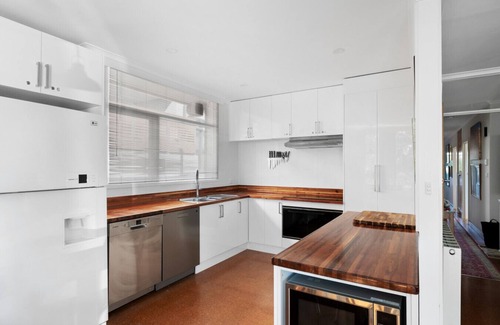 Highett Condominio | 5-bedroom suite w/ private kitchen & bathrooms