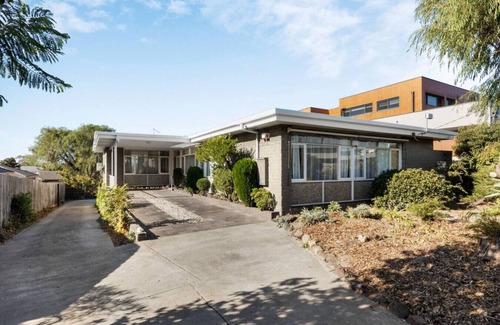 Highett Condominio | 5-bedroom suite w/ private kitchen & bathrooms
