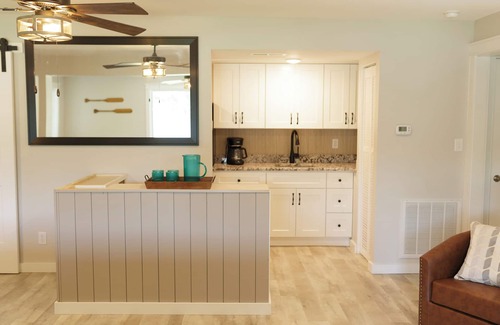 Penhook Casa | LAKE Haven - 5 Bedroom w/ Hot tub and private dock!!