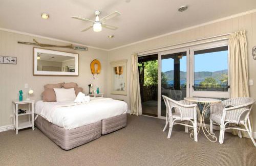 Furneaux Casa | 5-bedroom waterfront home on Endeavour Inlet