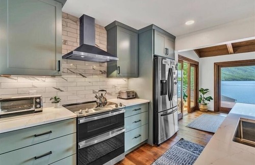 Huddleston Casa | 5 Bedrooms, 1 Flex Room, 3 Bathrooms! GORGEOUS Mountain and Wide Water Views! Paved Driveway to th