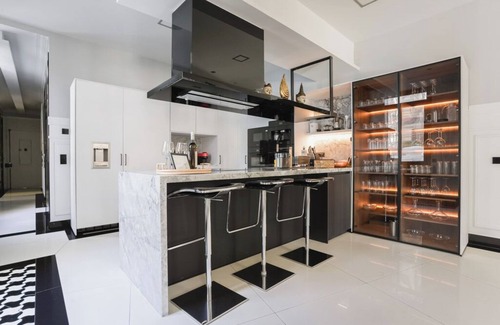 Justicia Apartamento | 5 bedrooms 5 bathrooms furnished - Center - spacious with terrace