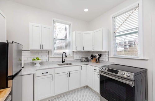 Detroit Casa | 5 Bedrooms - 7 Beds - 10 Mins to Downtown