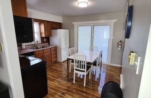 Villas Casa | 5 BEDROOMS and POOL, Hottub, Large Fenced Yard, Near Bay Beaches, PET FRIENDLY