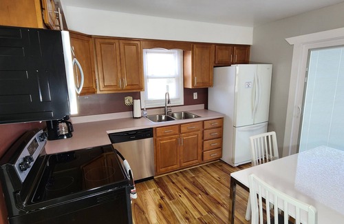 Villas Casa | 5 BEDROOMS and POOL, Hottub, Large Fenced Yard, Near Bay Beaches, PET FRIENDLY