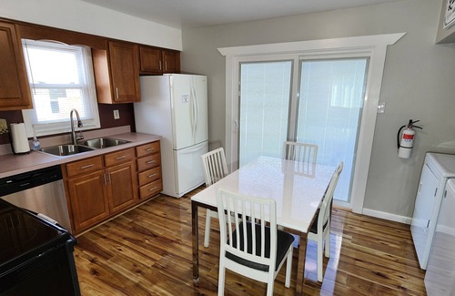 Villas Casa | 5 BEDROOMS and POOL, Hottub, Large Fenced Yard, Near Bay Beaches, PET FRIENDLY