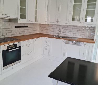 Lillestrom Apartamento | 5 Bedrooms House in Lillestrøm Central - 5 mins walk from Lillestrøm Station
