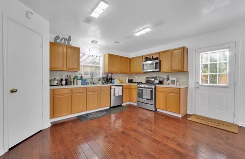 Houston Casa | 5 bedrooms Luxury House. Sleeps 16 people