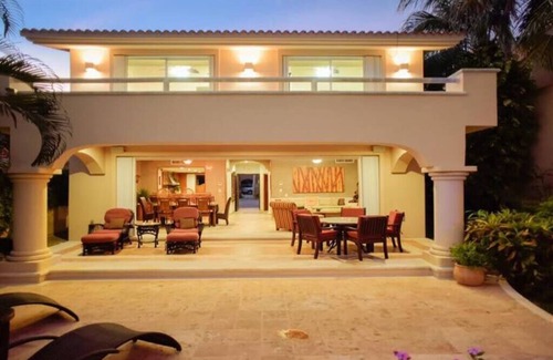 Puerto Aventuras Casa | 5 Bedrooms Villa in front of the Marina Close to Beach!