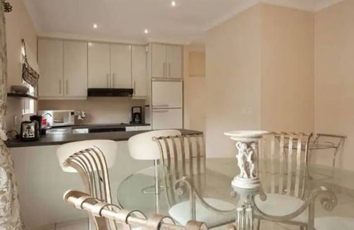 Bloubergstrand Casa | 5 bedrooms self catering home just 5 min from the beach!