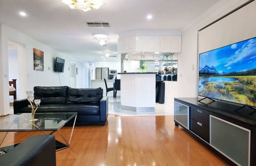 Sunshine West Casa | 5 bedrooms Spacious home