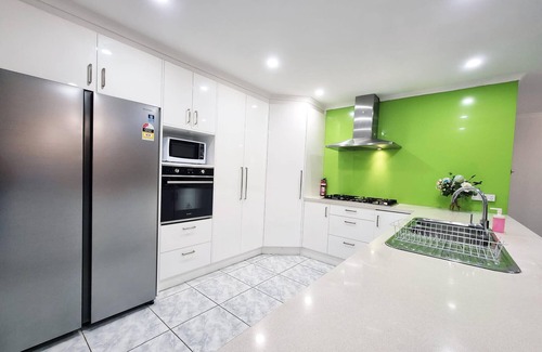 Sunshine West Casa | 5 bedrooms Spacious home