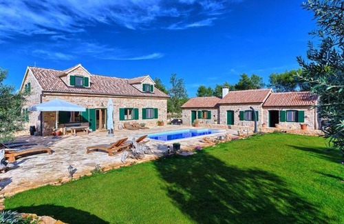 Vrbanj Villa | 5 bedrooms villa at Stari Grad 900 m away from the beach with private pool furnished garden and wifi