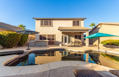 Avondale Casa | 5 bedrooms with pool near MLB Baseball Parks, NFL Football Stadium & NASCAR