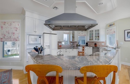 Admiral Estates Casa | 5 BR/4 BA single family home located one block to the beach. Sleeps 12!
