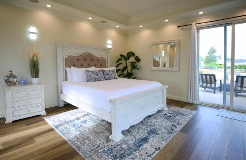 Thousand Oaks Casa | 5 BR/5 BA Getaway with a View