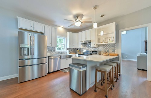 Semora Casa | 5 BR Lakefront Getaway + Fire Pit + Lake Views