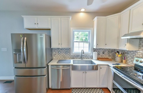 Semora Casa | 5 BR Lakefront Getaway + Fire Pit + Lake Views