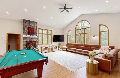 Tafton Villa | 5 BR Luxury Escape with Hot Tub, Home Theater, Arcade, Min from Lake & Slopes