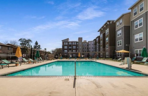 Chico Apartamento | 5 BR Modern Desert W/ Oasis Pool+Double Story Gym