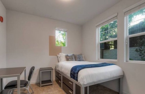 Chico Apartamento | 5 BR Modern Desert W/ Oasis Pool+Double Story Gym