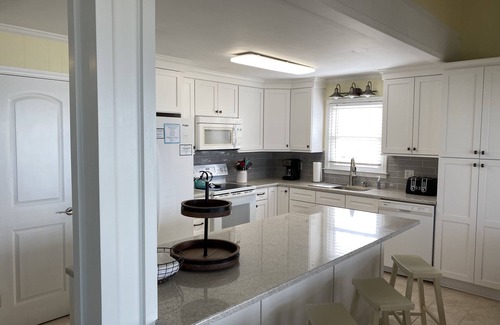 Long Beach Casa | 5 BR Oceanfront, Oak Island, Carolina del Norte Volver A La Playa