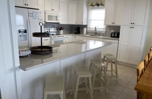 Long Beach Casa | 5 BR Oceanfront, Oak Island, Carolina del Norte Volver A La Playa