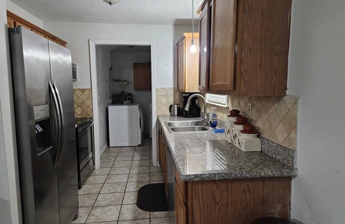 Raleigh Casa | 5 BR Secluded Compound-Abundant Parking-Minutes from Downtown & Airport.
