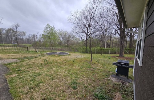 Raleigh Casa | 5 BR Secluded Compound-Abundant Parking-Minutes from Downtown & Airport.