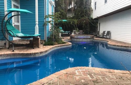 Faubourg Marigny Cama Y Desayuno | 5 BR - Sleeps 8! Steps from Bourbon Street!