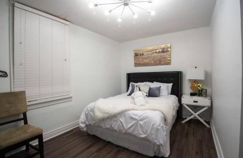 Faubourg Marigny Cama Y Desayuno | 5 BR - Sleeps 8! Steps from Bourbon Street!